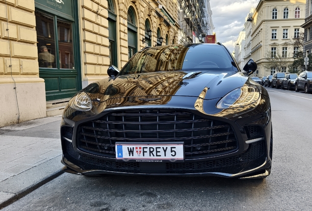 Aston Martin DBX707