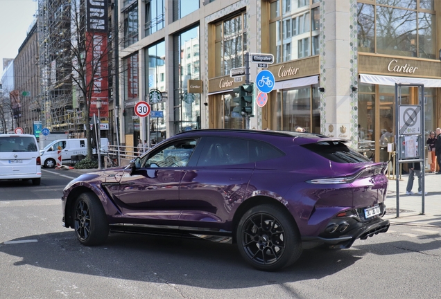 Aston Martin DBX707