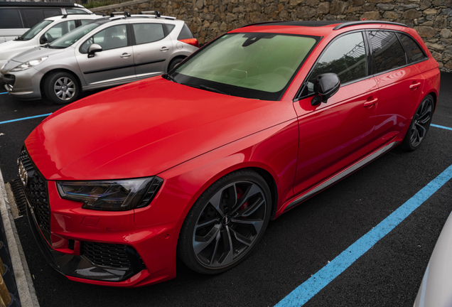 Audi RS4 Avant B9