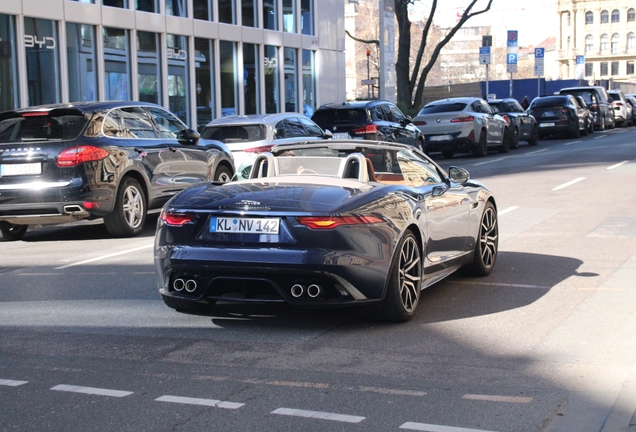 Jaguar F-TYPE R Convertible 2017