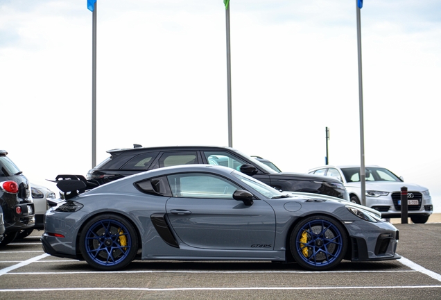 Porsche 718 Cayman GT4 RS Weissach Package