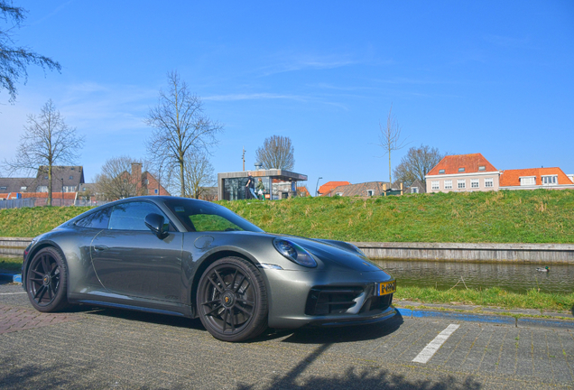 Porsche 992 Carrera 4 GTS