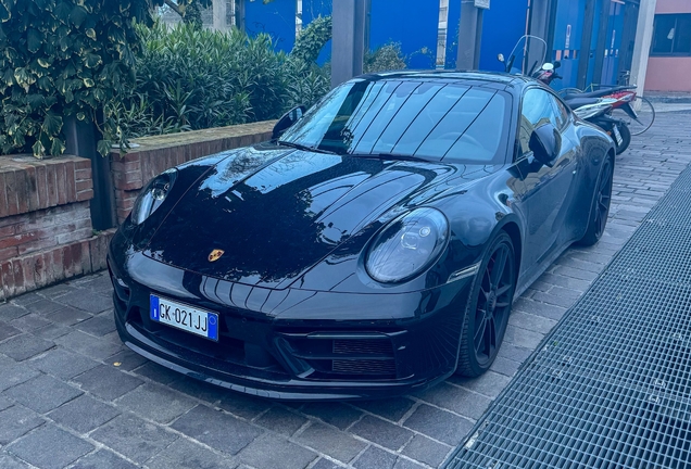 Porsche 992 Carrera 4 GTS