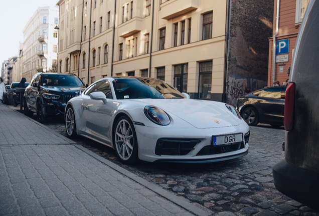 Porsche 992 Carrera 4 GTS