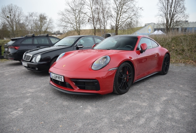 Porsche 992 Carrera 4 GTS