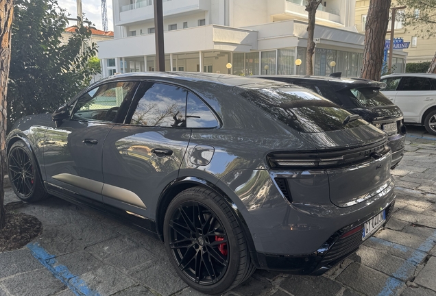 Porsche Macan EV Turbo