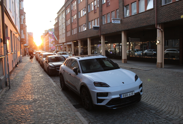 Porsche Macan EV Turbo