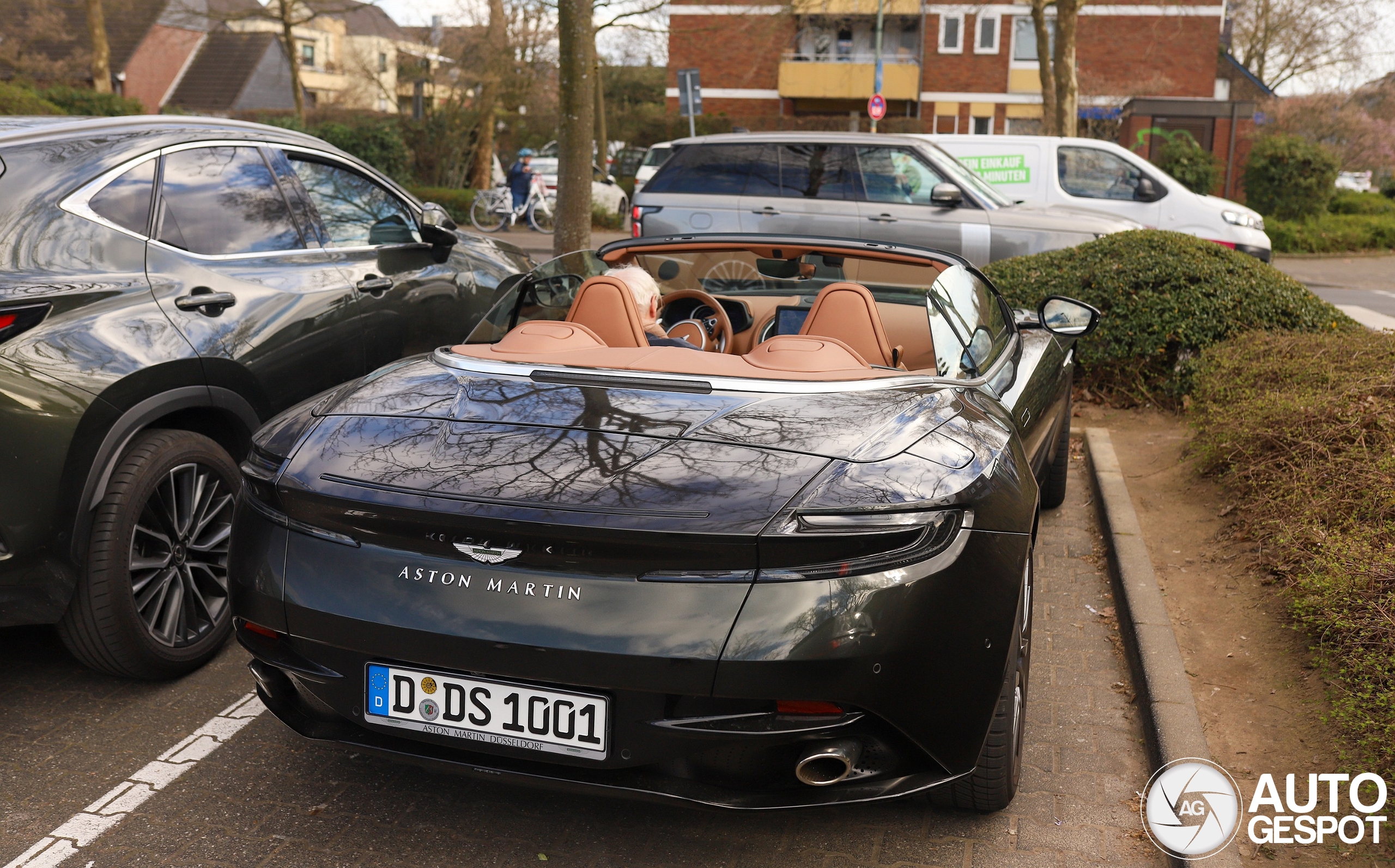 Aston Martin DB11 V8 Volante