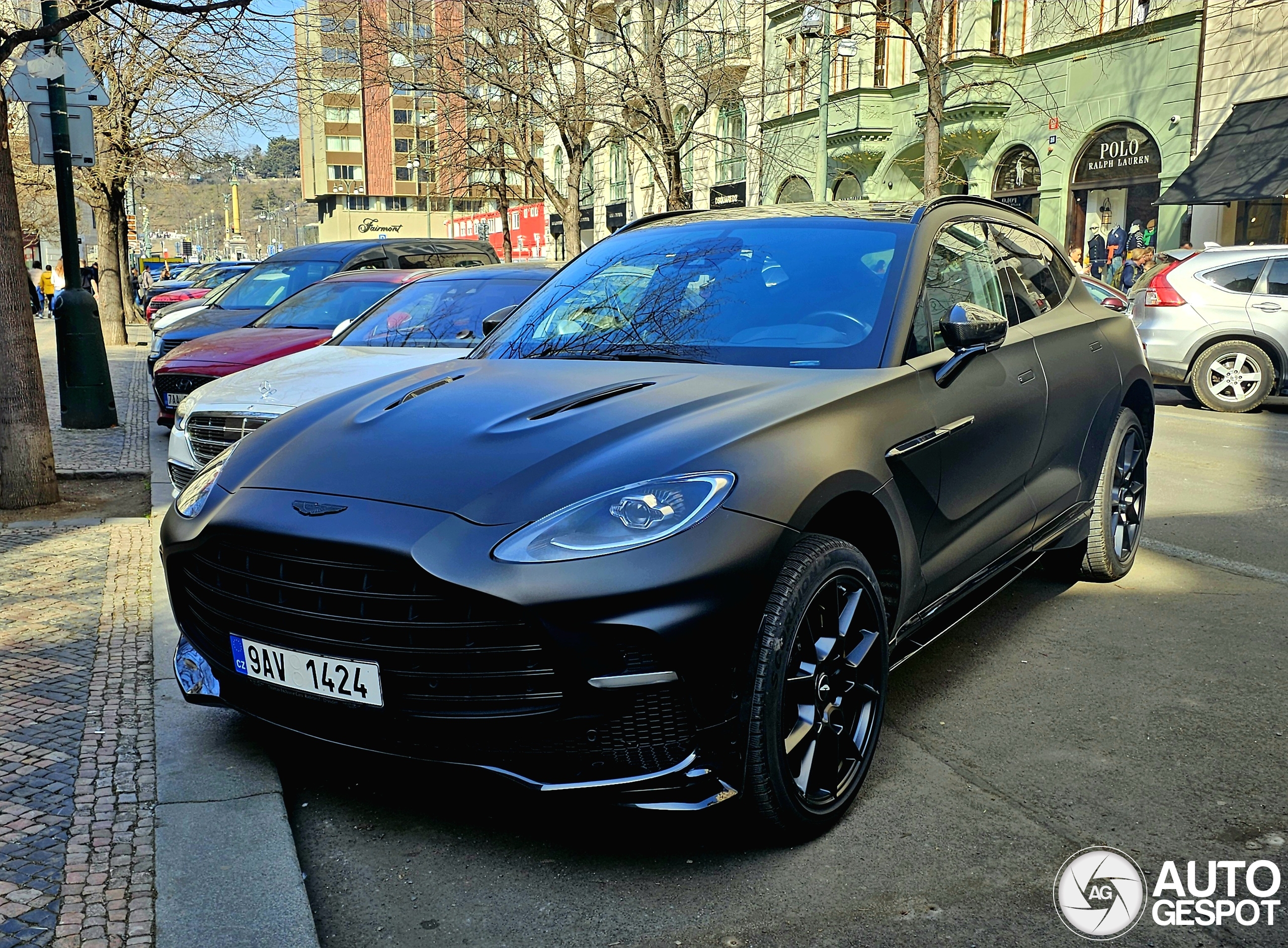 Aston Martin DBX707