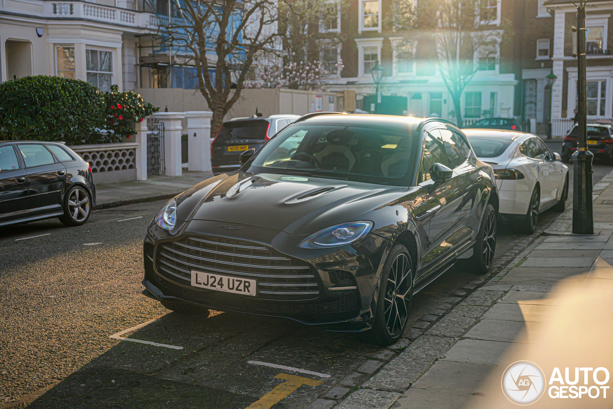 Aston Martin DBX707