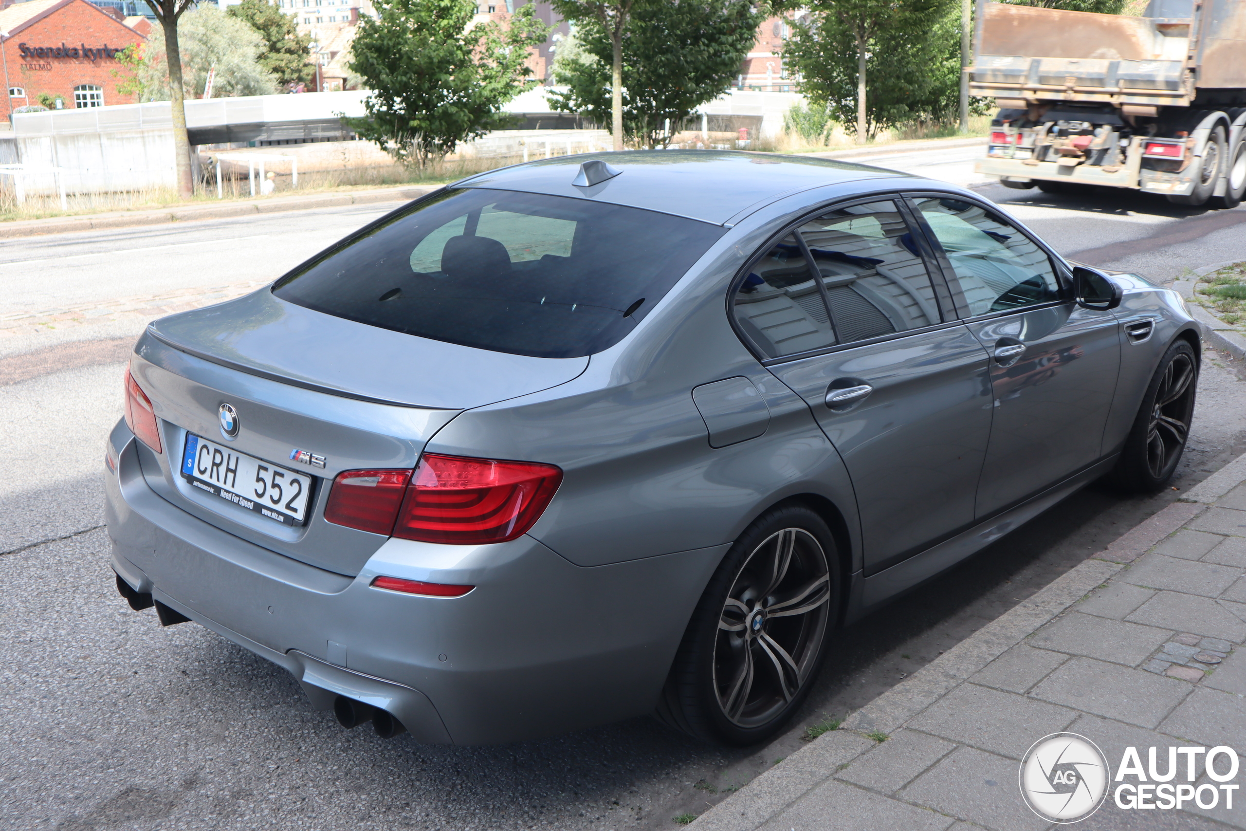 BMW M5 F10 2011