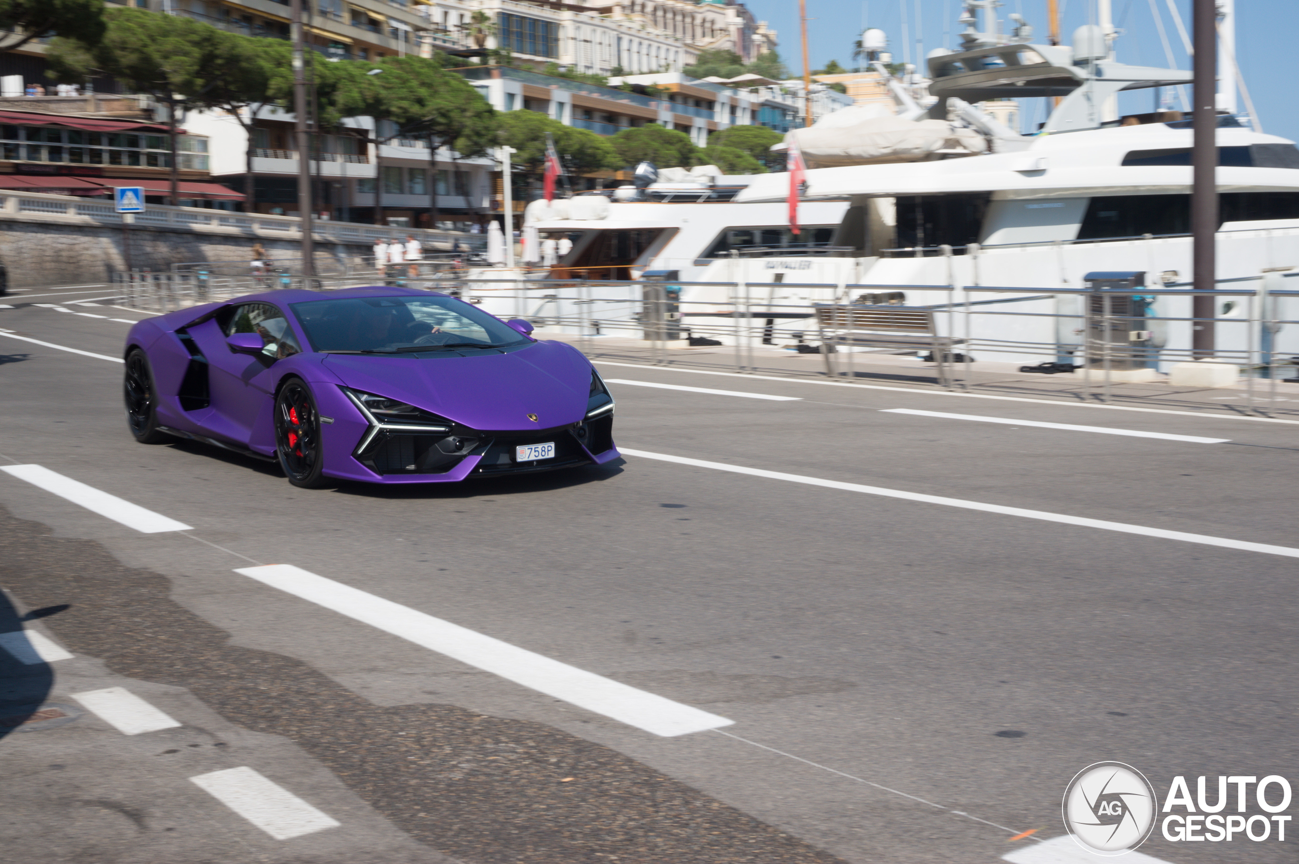 Lamborghini Revuelto