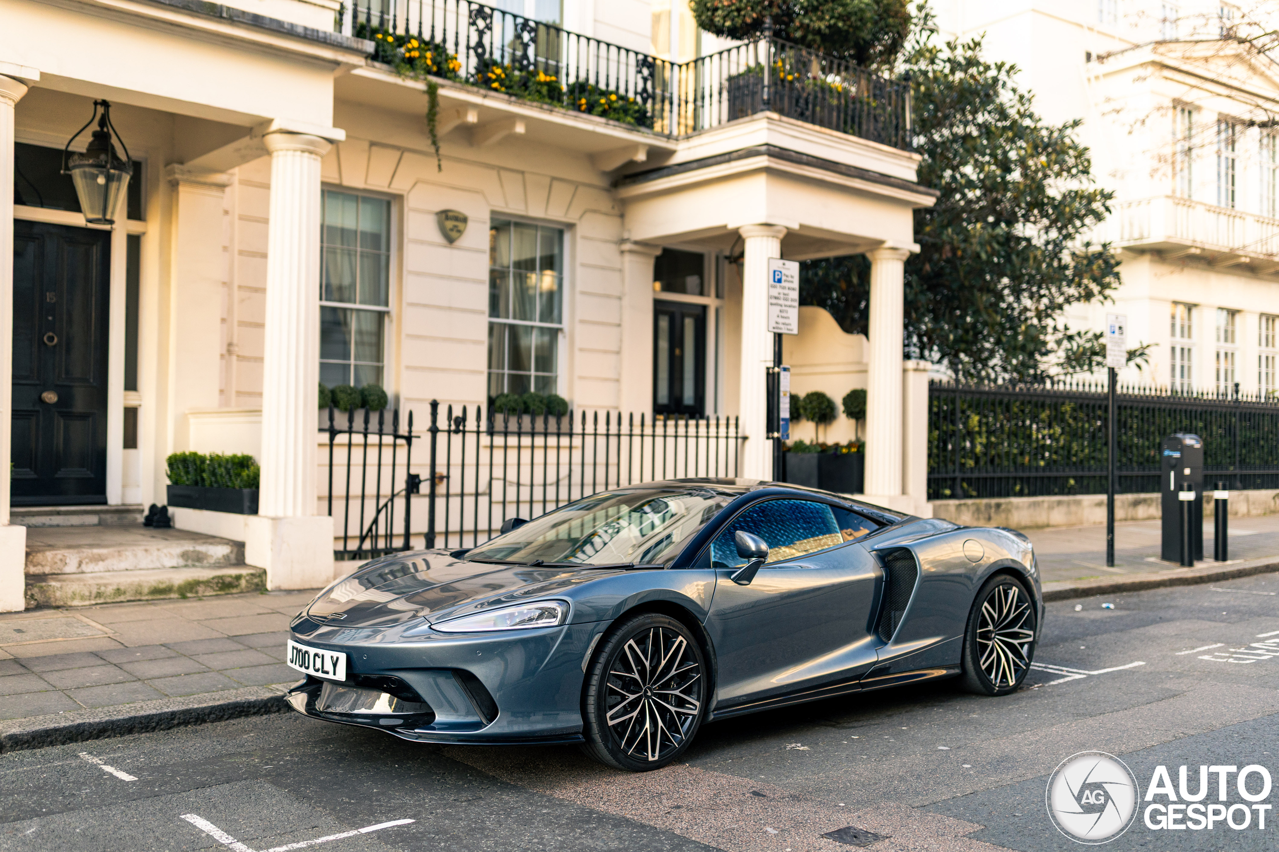 McLaren GT