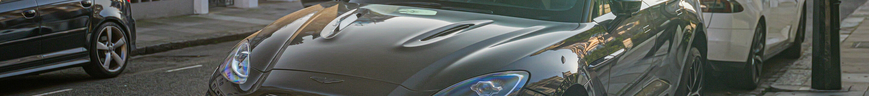 Aston Martin DBX707