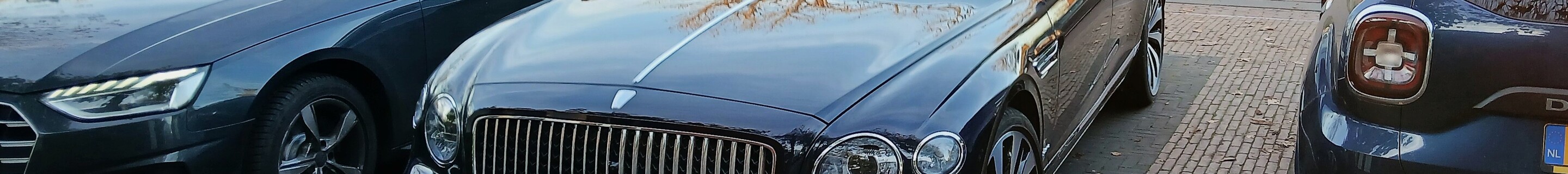 Bentley Flying Spur V8 Azure
