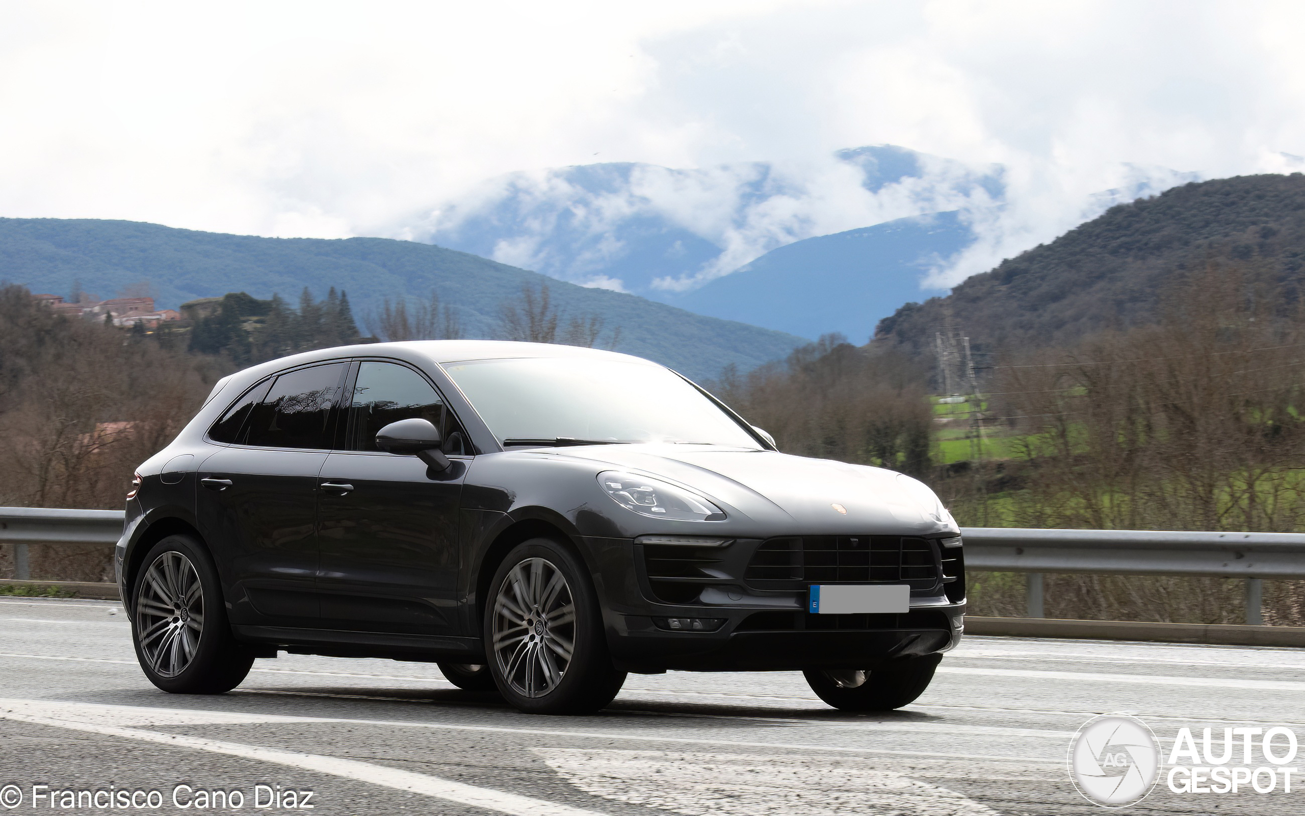 Porsche 95B Macan GTS
