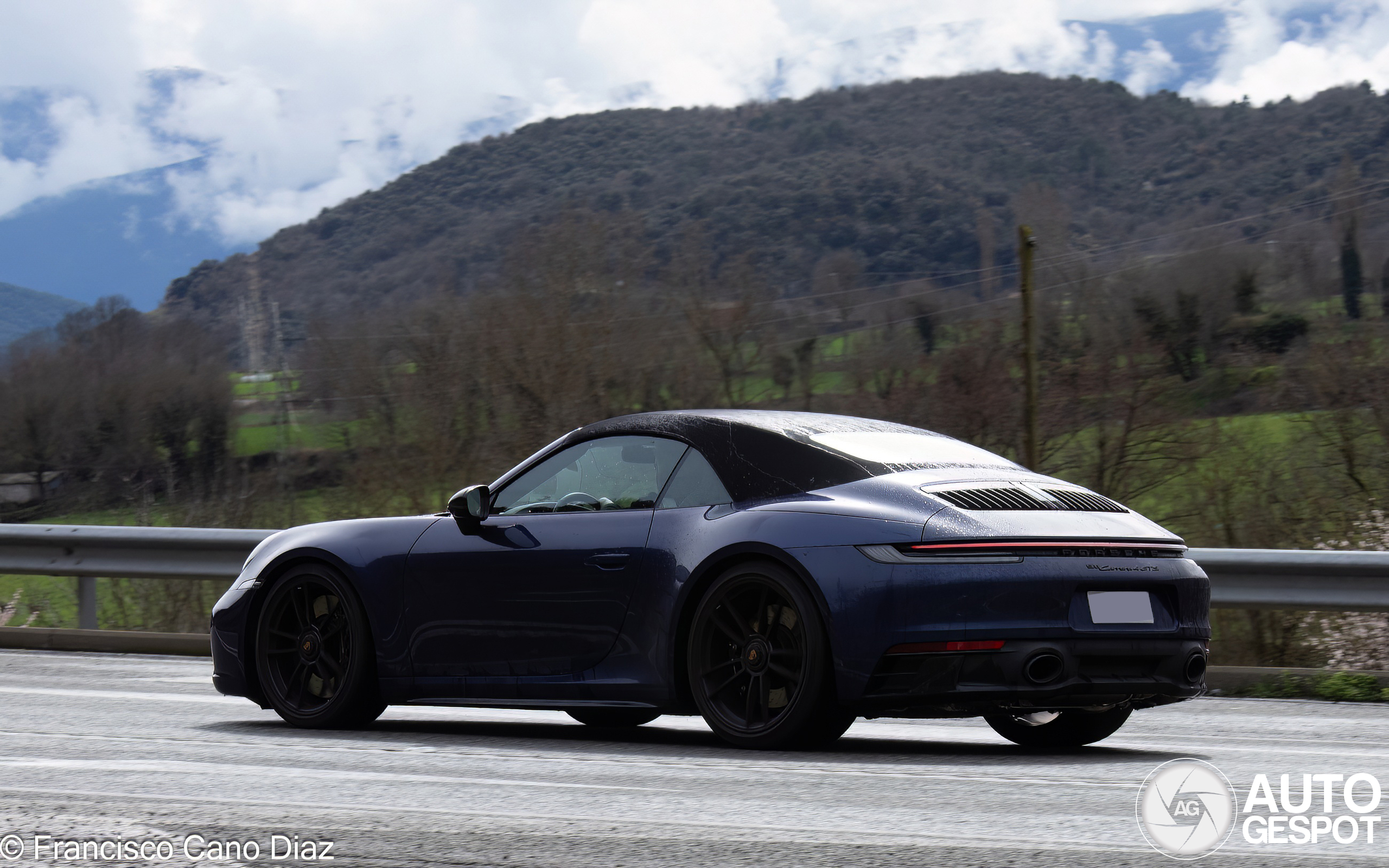 Porsche 992 Carrera 4 GTS Cabriolet