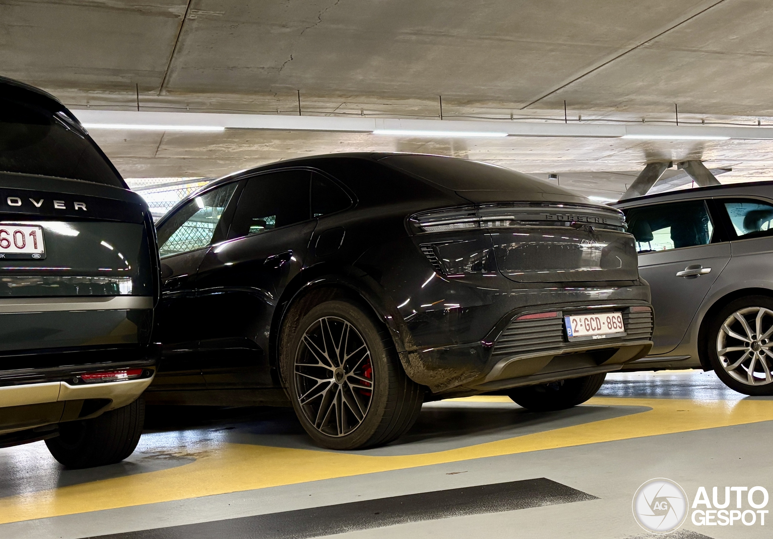 Porsche Macan EV Turbo