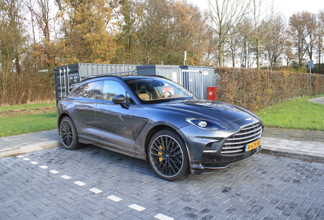 Aston Martin DBX707
