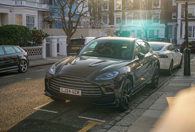 Aston Martin DBX707