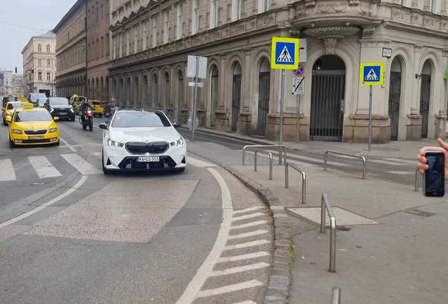 BMW M5 G90