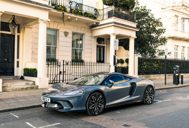 McLaren GT