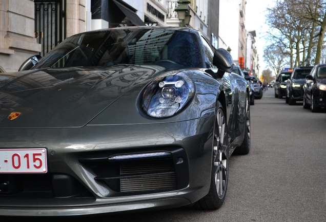 Porsche 992 Carrera 4S