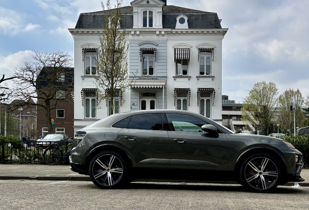 Porsche Macan EV Turbo