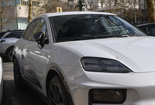 Porsche Macan EV Turbo