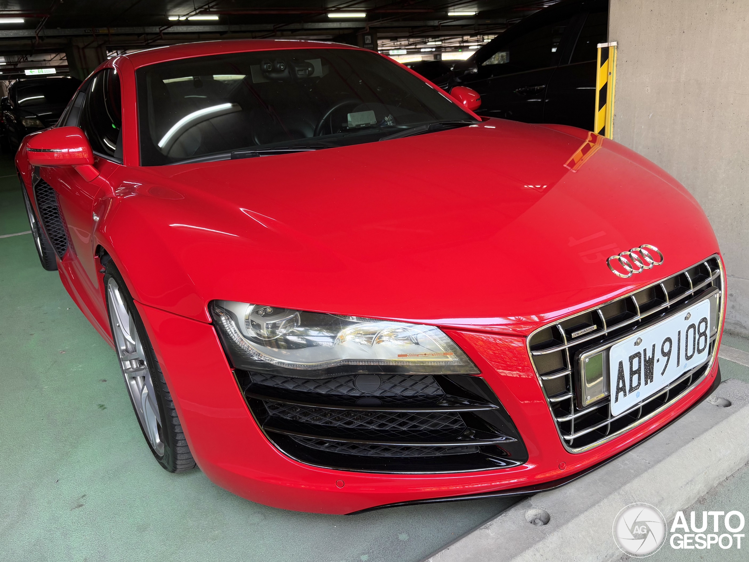 Audi R8 V10