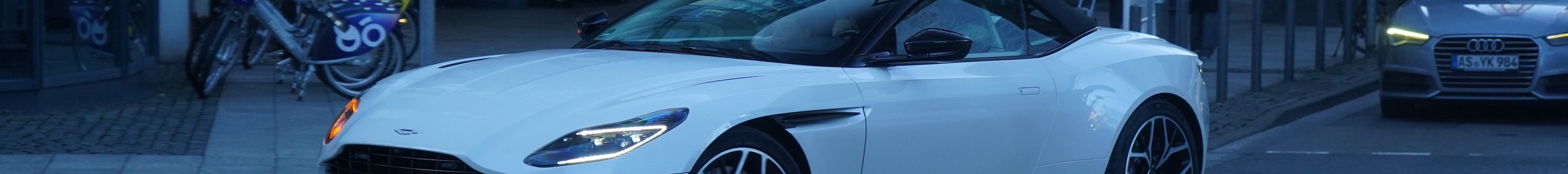 Aston Martin DB11 V8 Volante