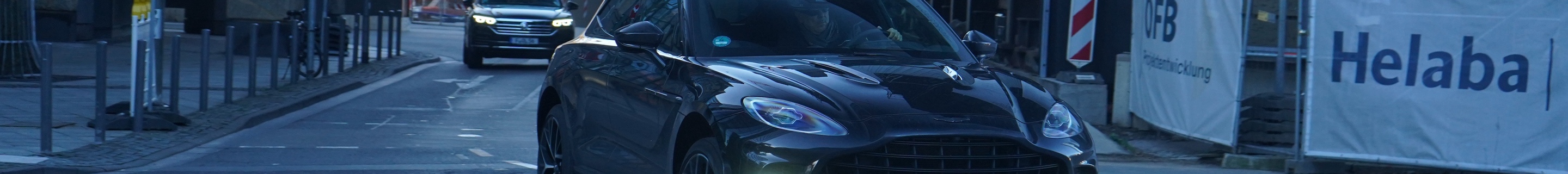 Aston Martin DBX707