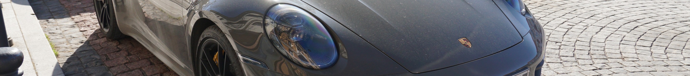 Porsche 992 Carrera 4 GTS