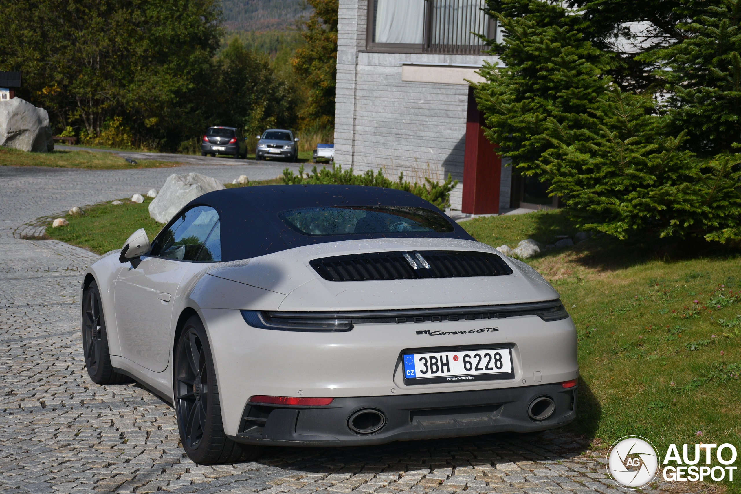 Porsche 992 Carrera 4 GTS Cabriolet