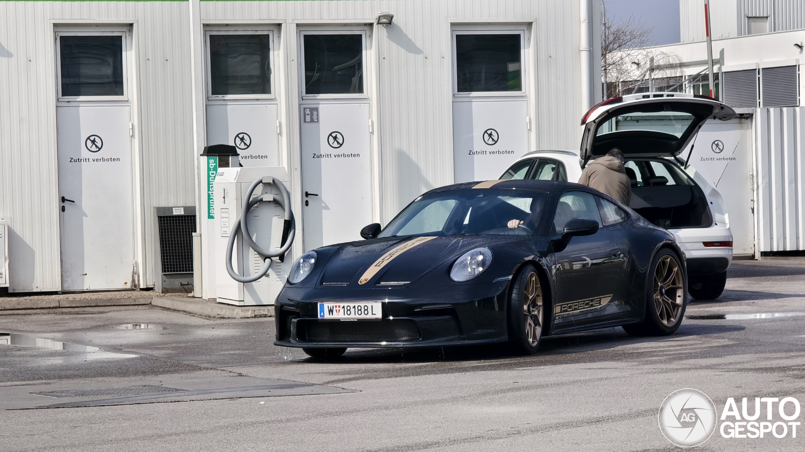 Porsche 992 GT3 Touring