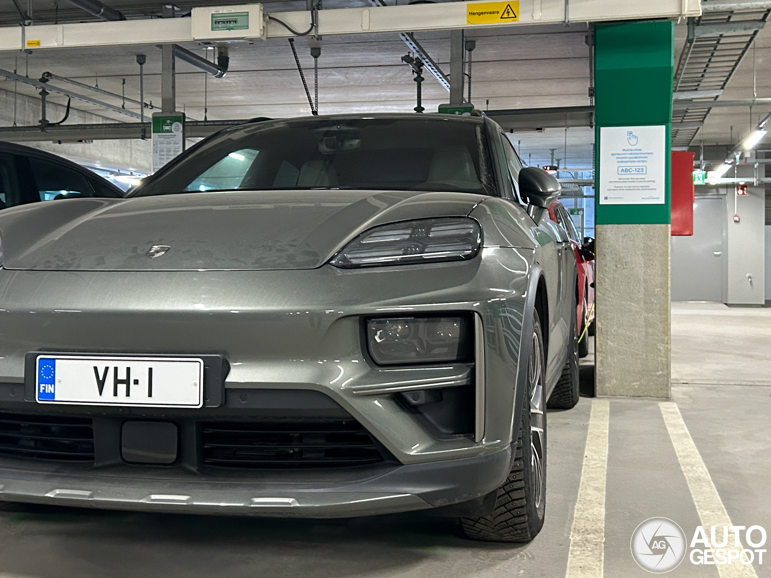 Porsche Macan EV Turbo