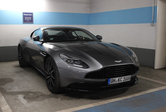 Aston Martin DB11 AMR