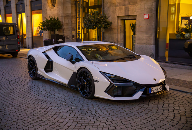 Lamborghini Revuelto