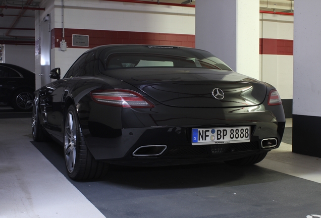 Mercedes-Benz SLS AMG