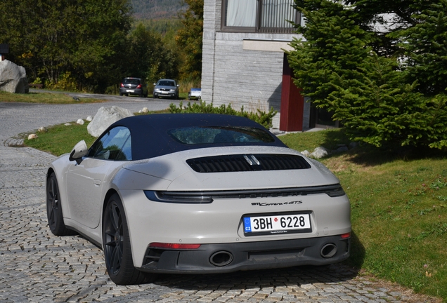 Porsche 992 Carrera 4 GTS Cabriolet