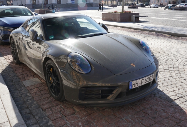 Porsche 992 Carrera 4 GTS