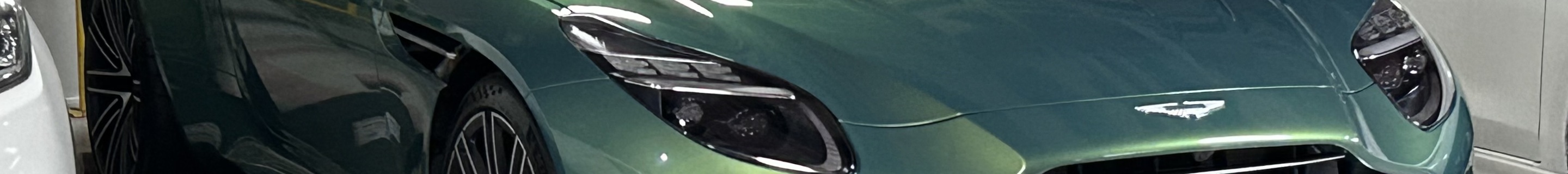 Aston Martin DB12
