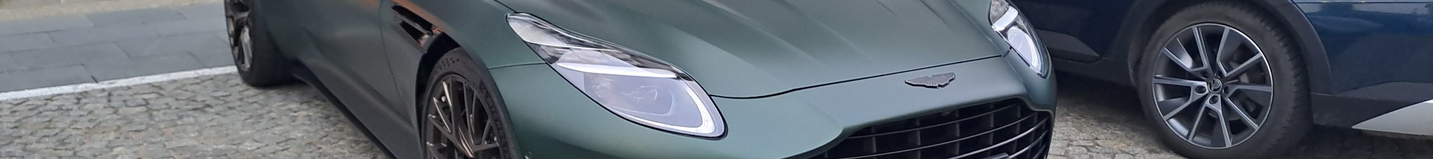 Aston Martin DB12 Volante