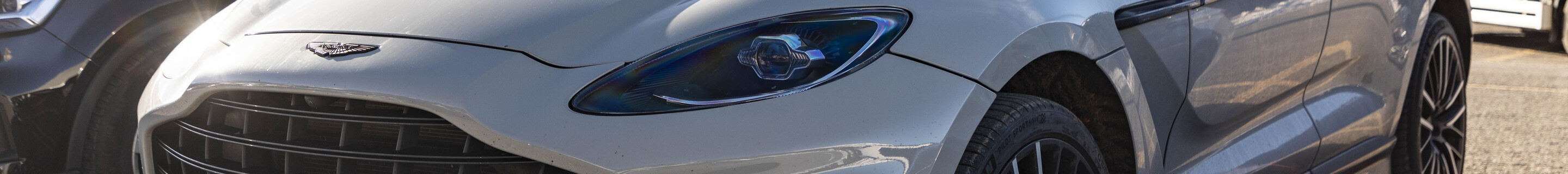 Aston Martin DBX707