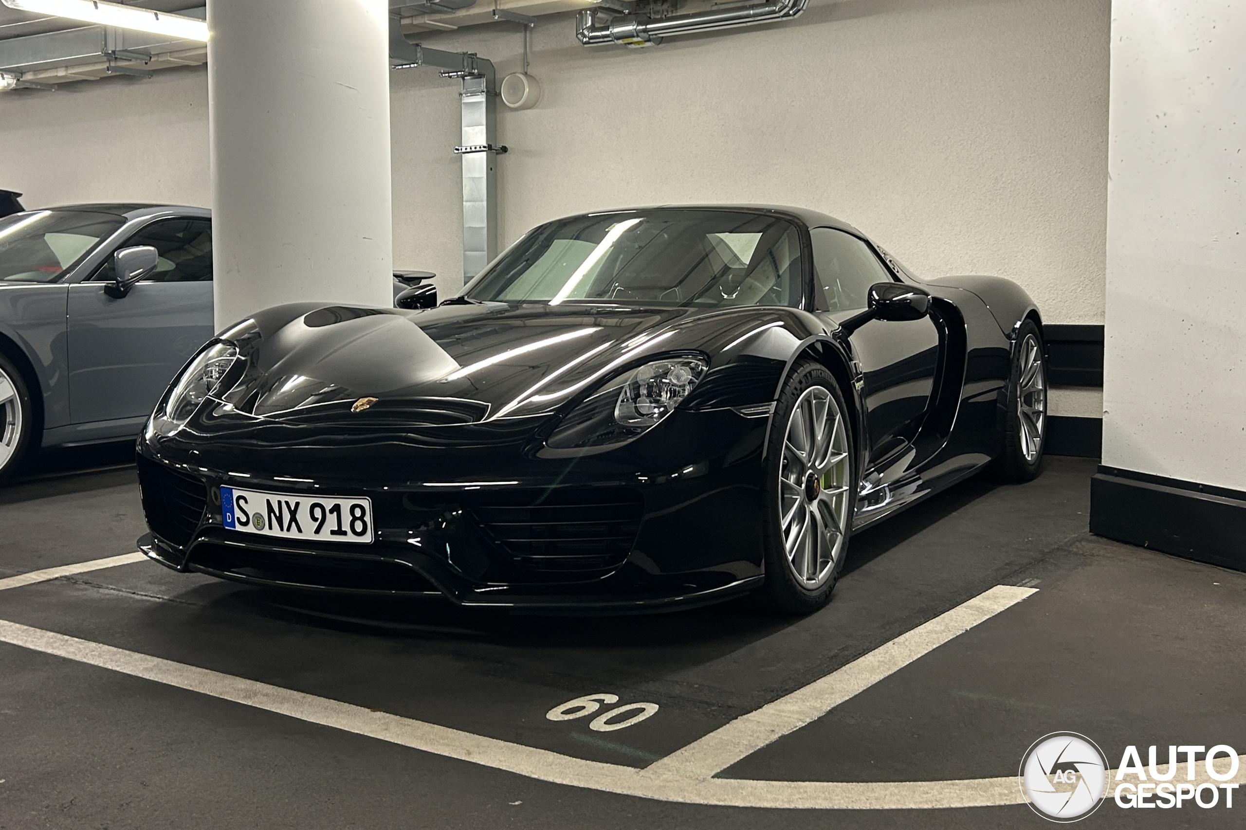 Porsche 918 Spyder Weissach Package