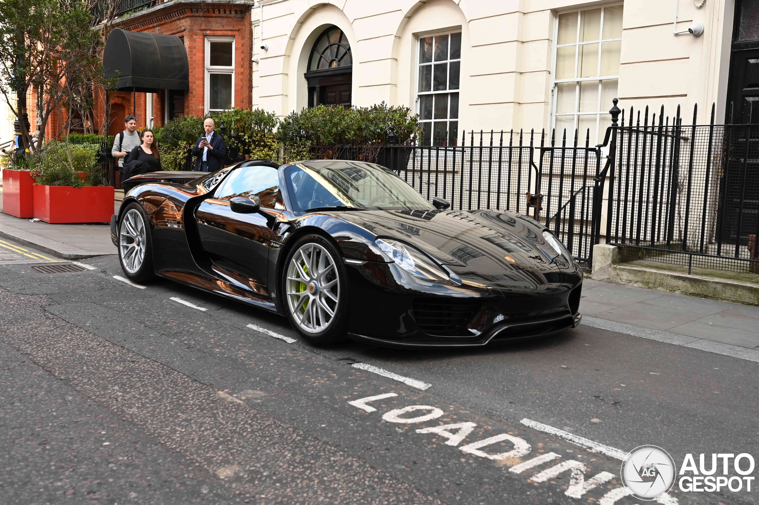 Porsche 918 Spyder Weissach Package