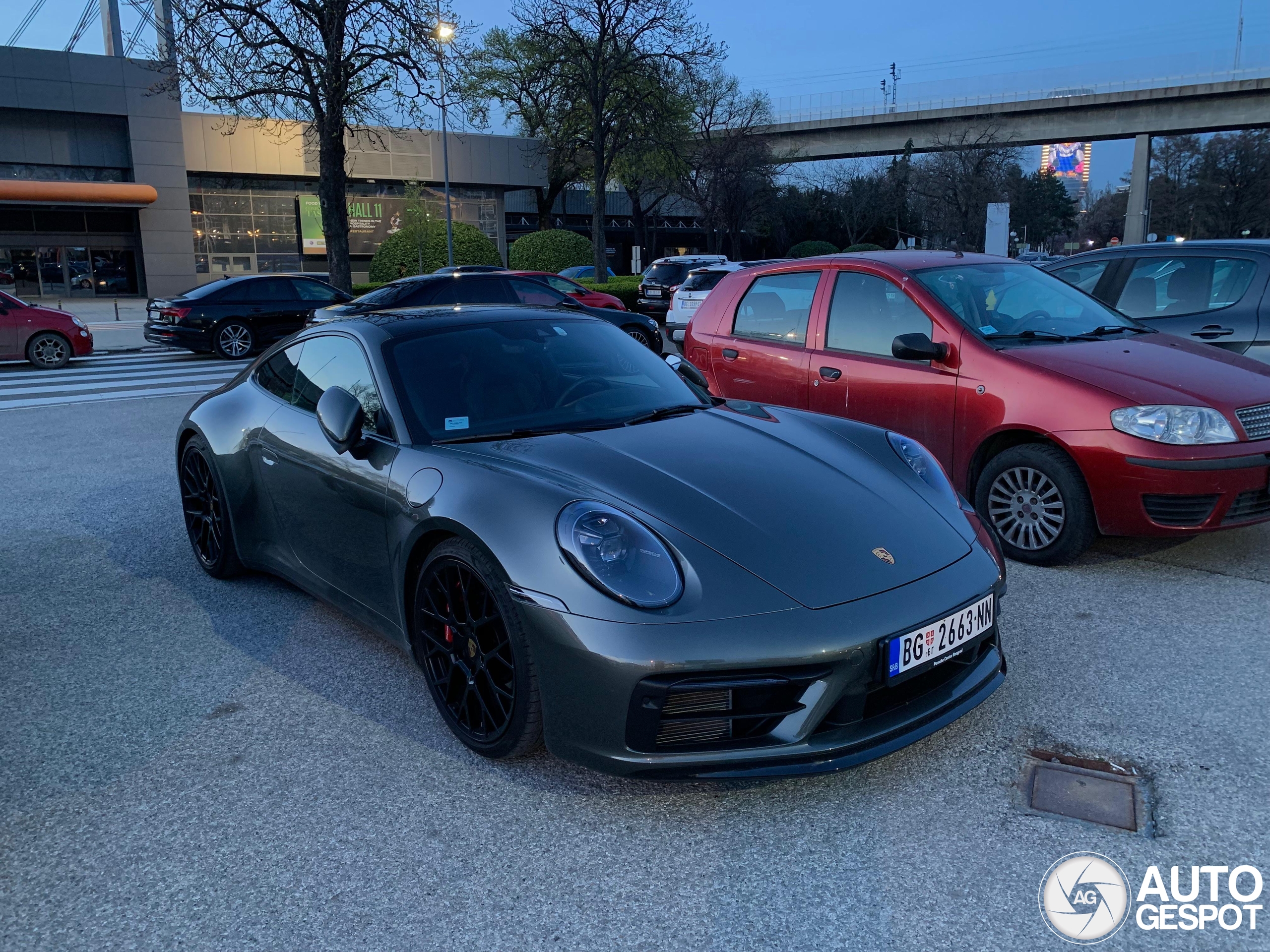 Porsche 992 Carrera 4 GTS