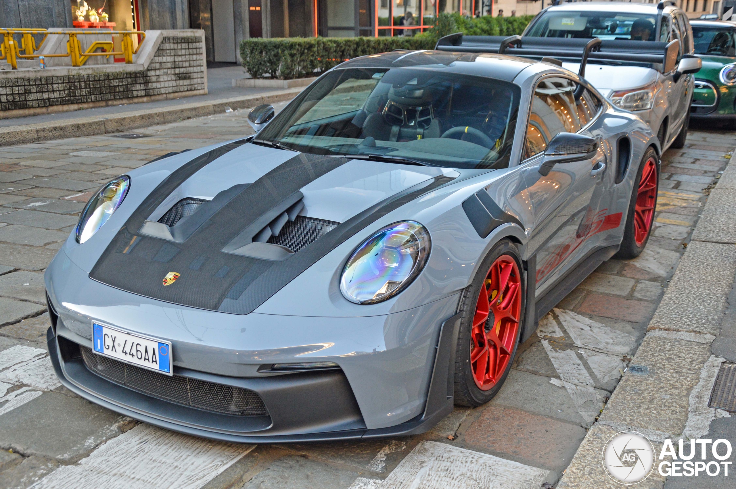 Porsche 992 GT3 RS Weissach Package