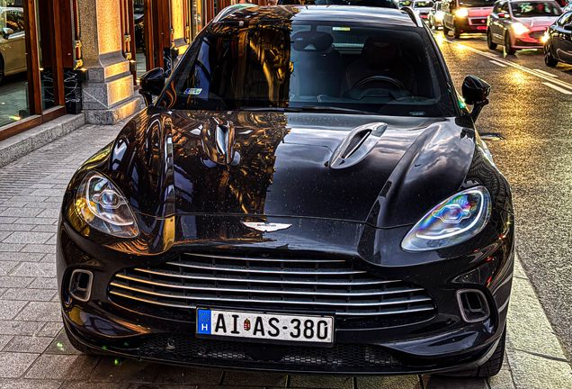 Aston Martin DBX