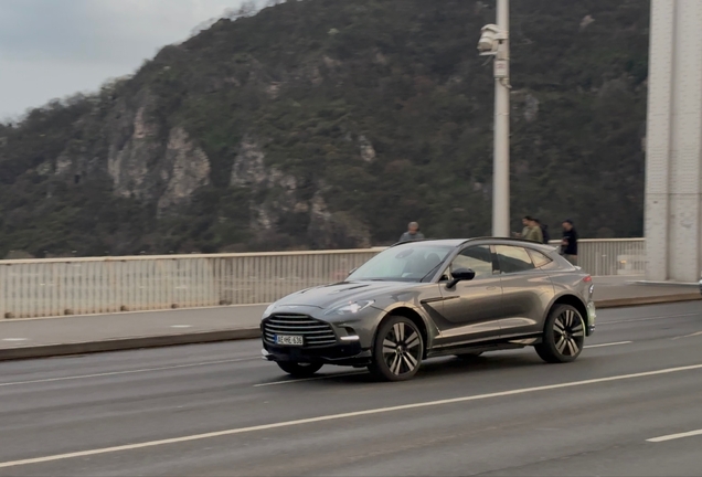 Aston Martin DBX707
